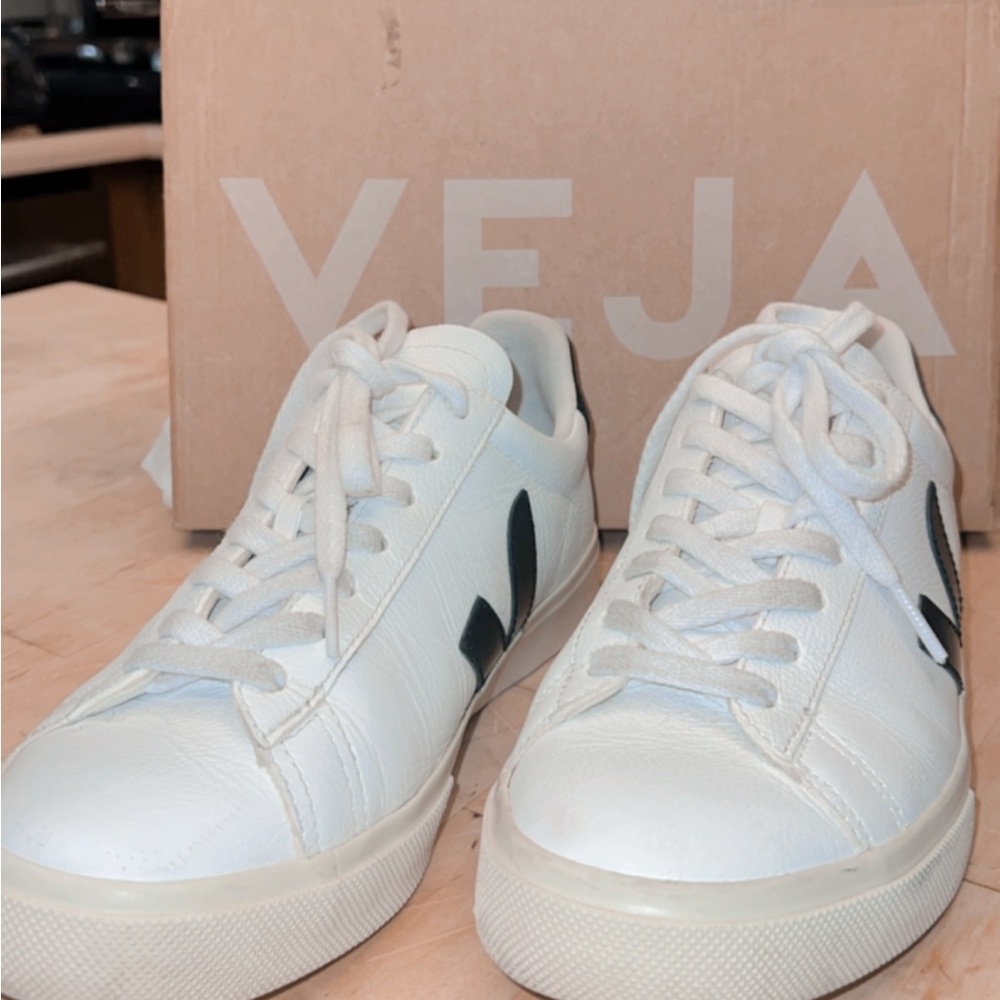 Veja White and Black Women's Sneakers size9 - Picture 7 of 9